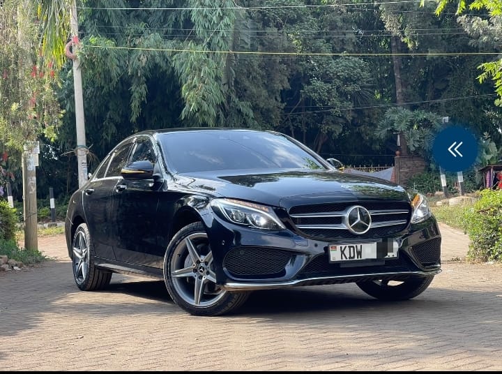 Mercedes C200 at Venuz Motor on MobileUza