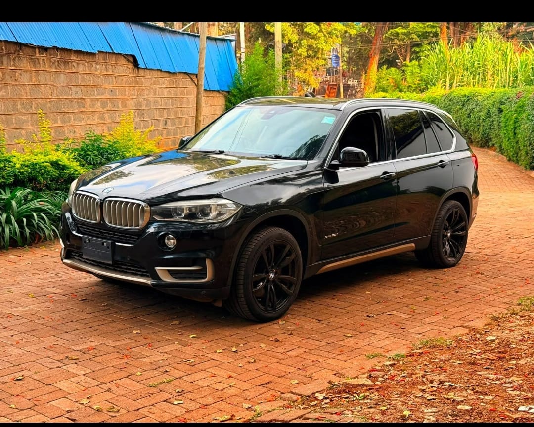 BMW X5 at Venuz Motor on MobileUza