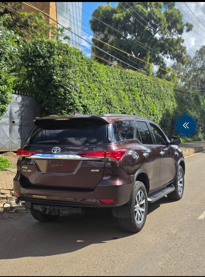 Toyota Fortuna at Venuz Motor on MobileUza