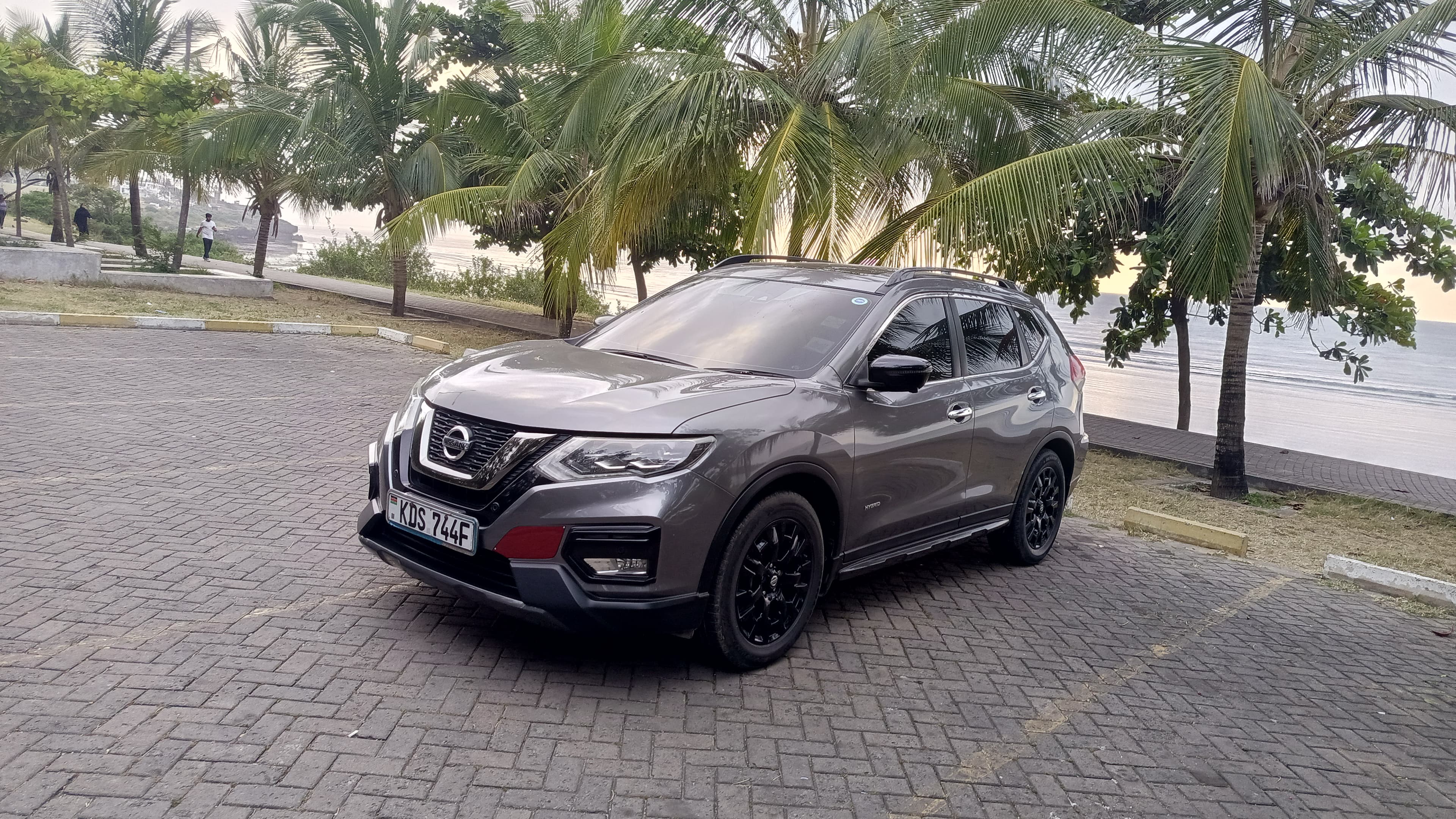 Nissan X-traIL at Venuz Motor on MobileUza
