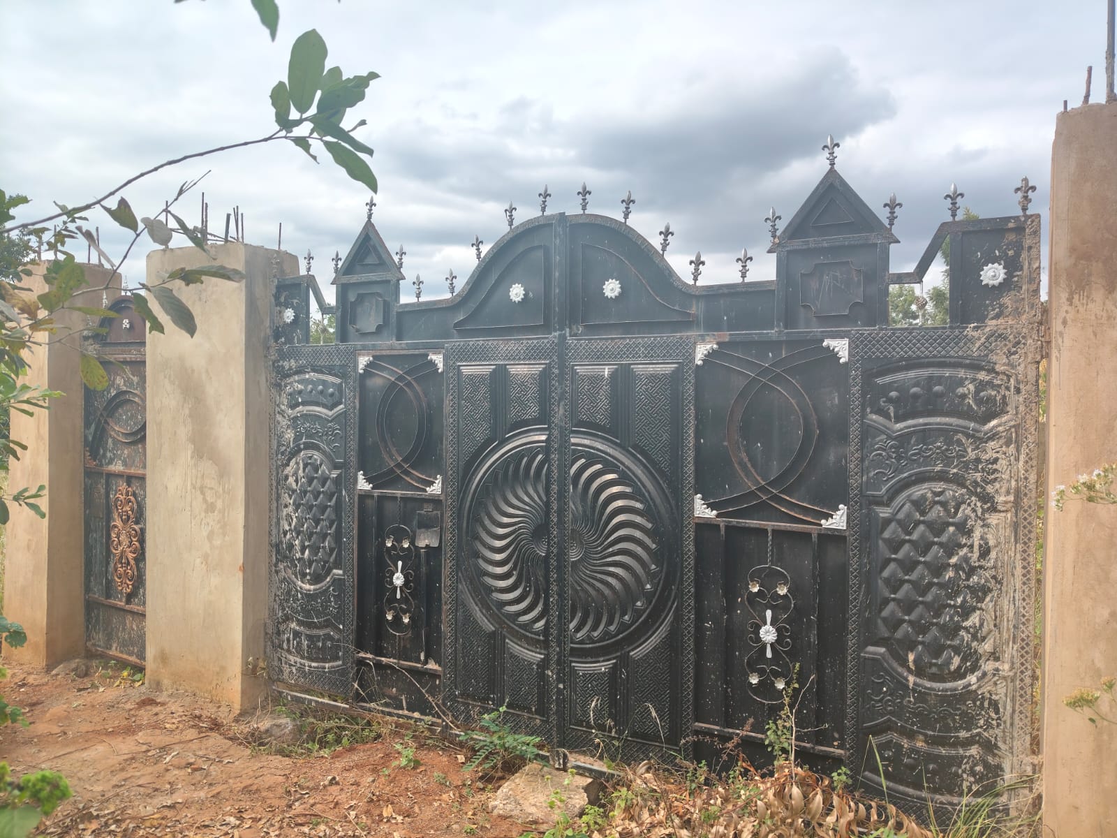 Plot for sale at Venuz Motor on MobileUza