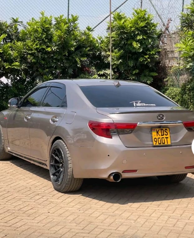 Toyota Mark X at Venuz Motor on MobileUza