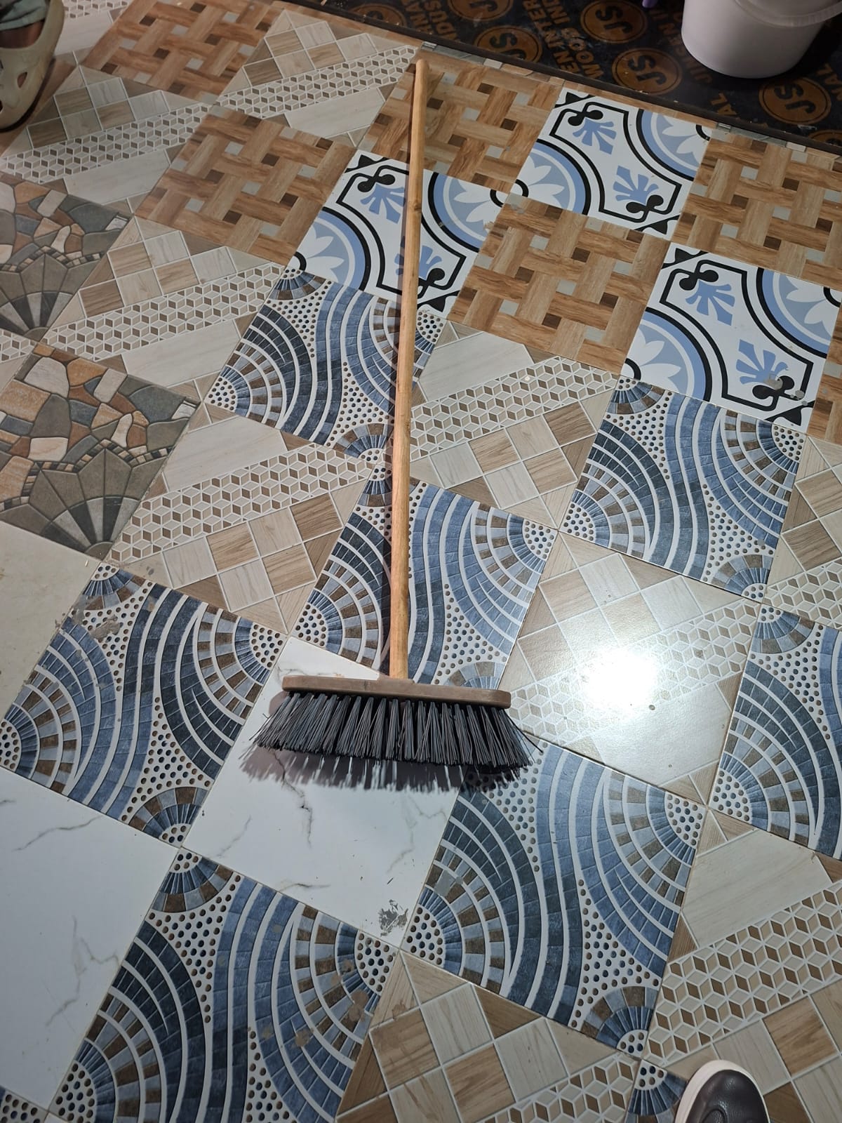 Hard Brush  with sticks on MobileUza