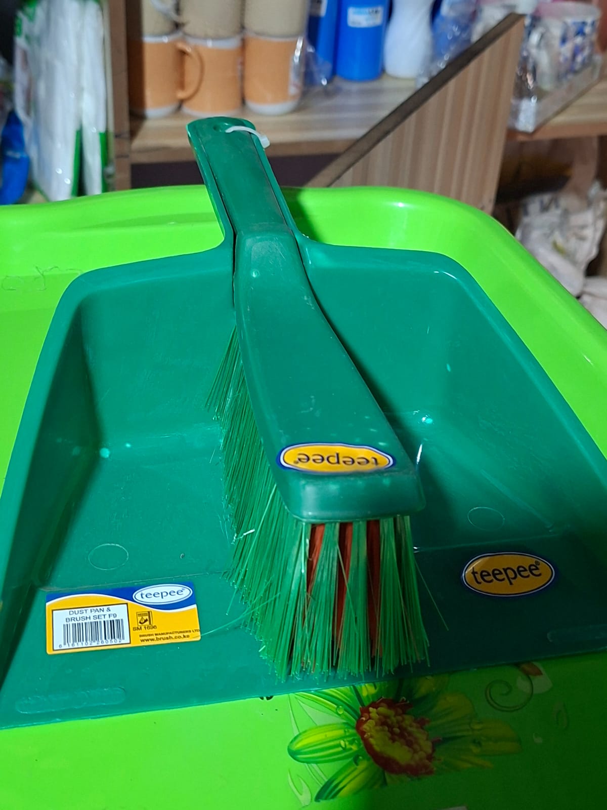 Dust Pan +Brush on MobileUza