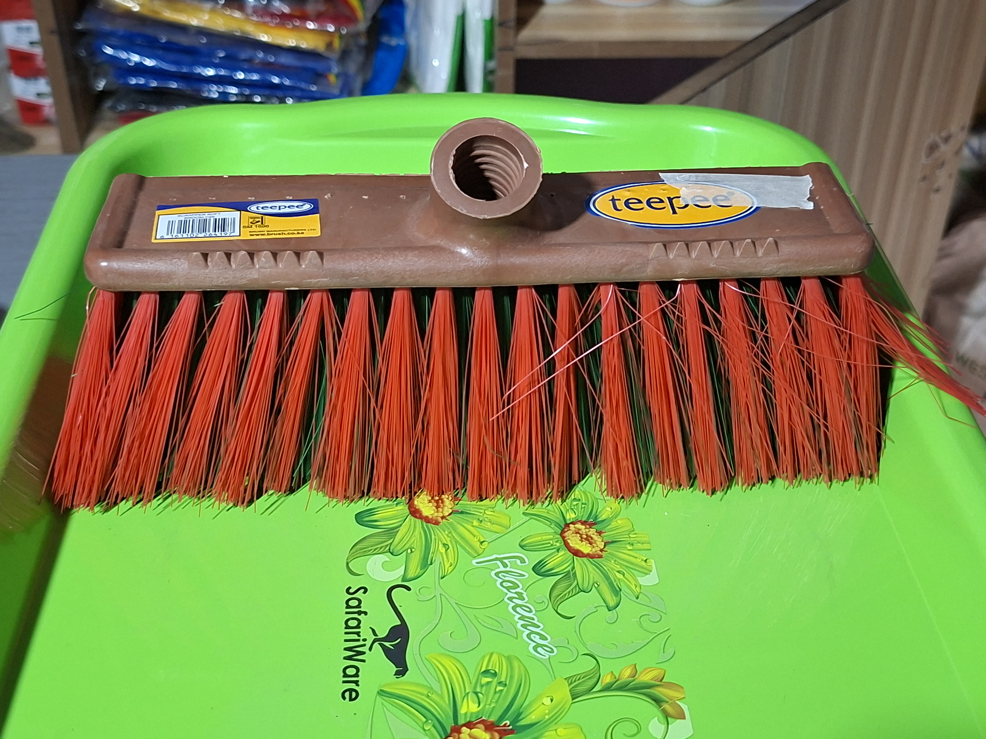 Brush with sticks on side on MobileUza